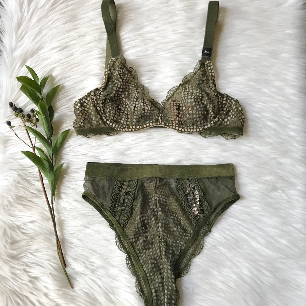Very Sexy Scoop Neck Lace Bra & High Waist Cheeky